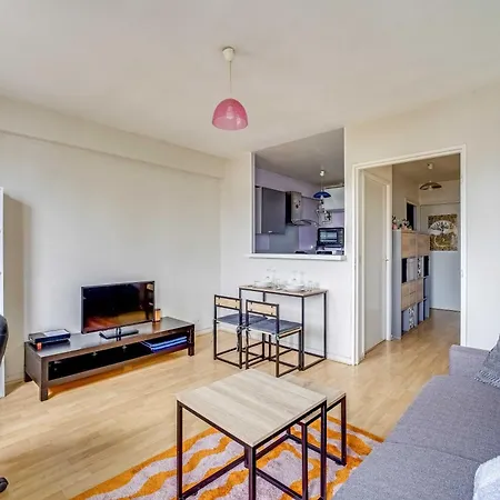 Spacious 2p - Near La Defense بيت للعطل